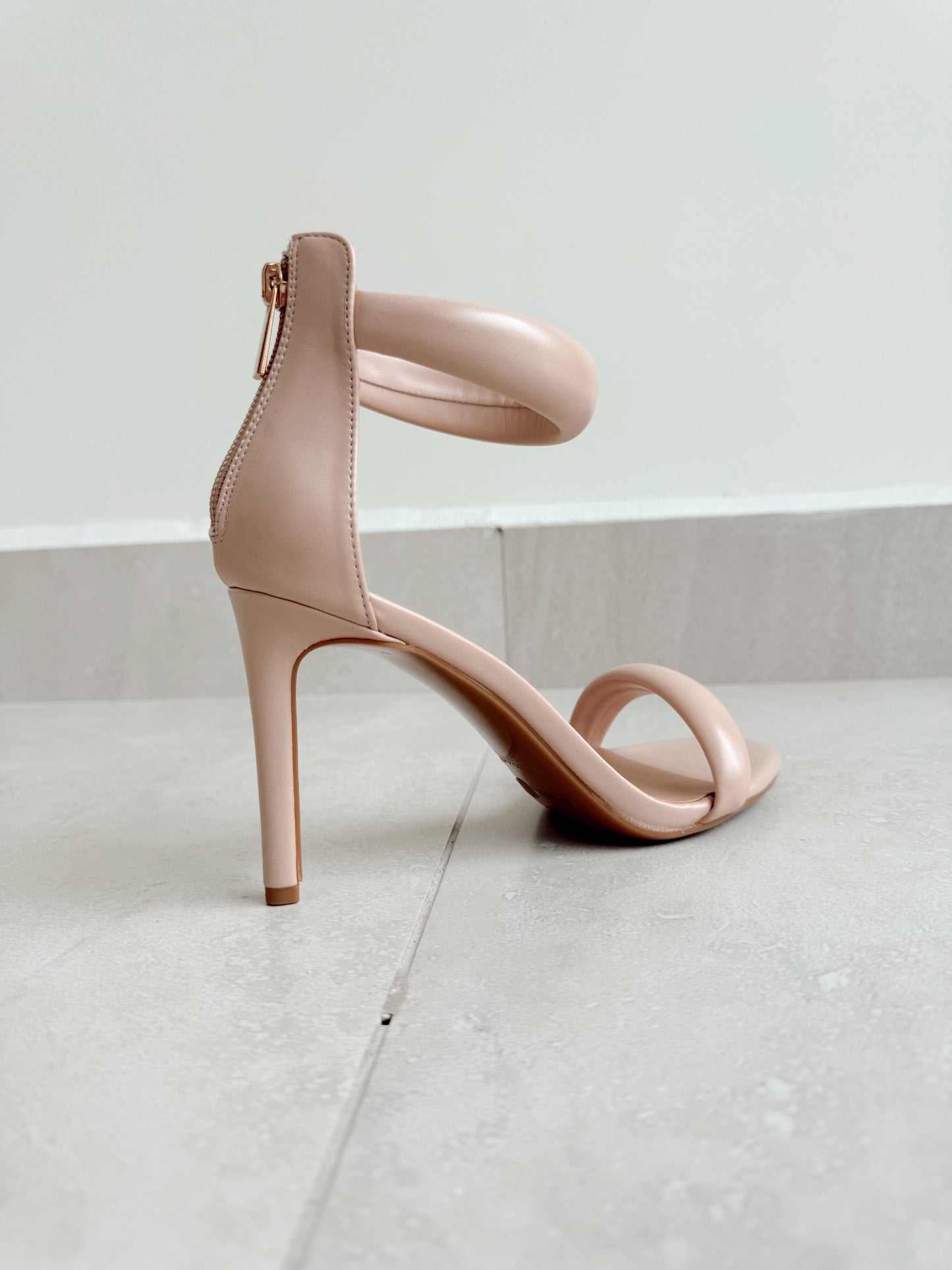 CARMINA NUDE