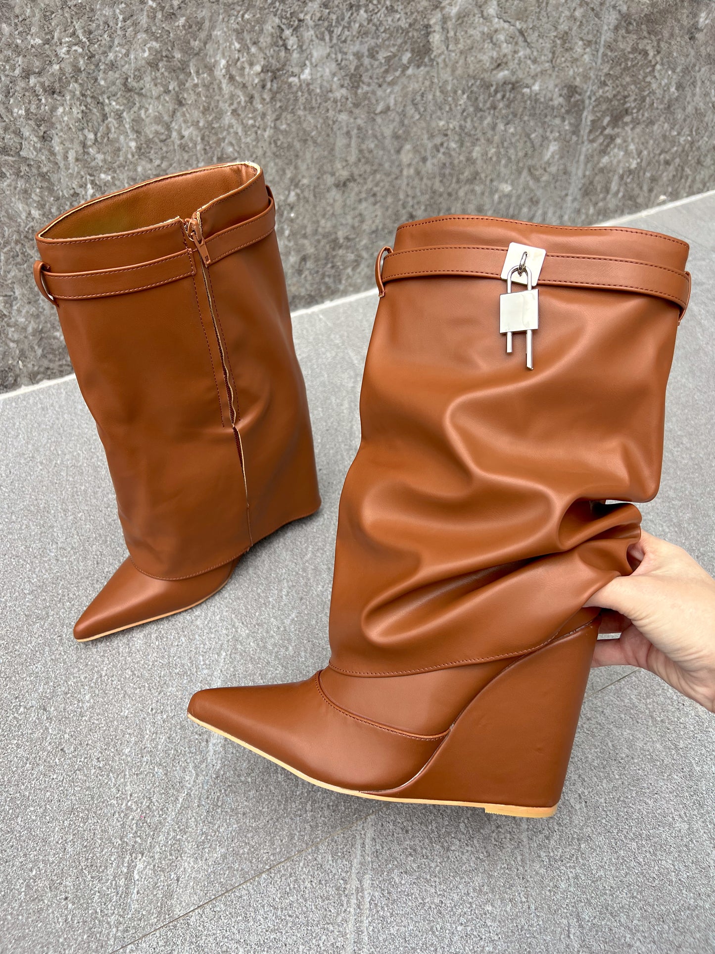 DAFNE CAMEL