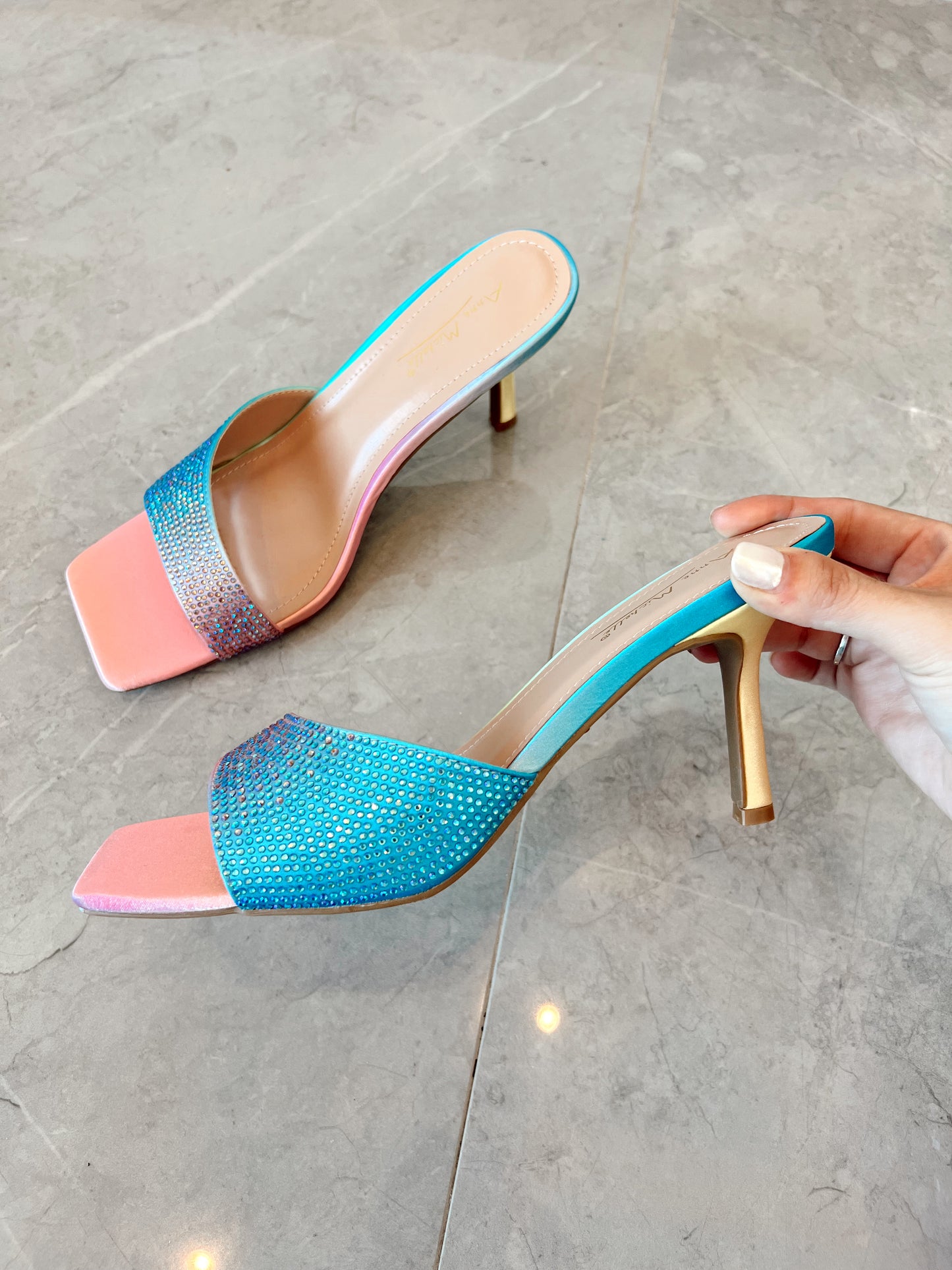 GINA COLORES