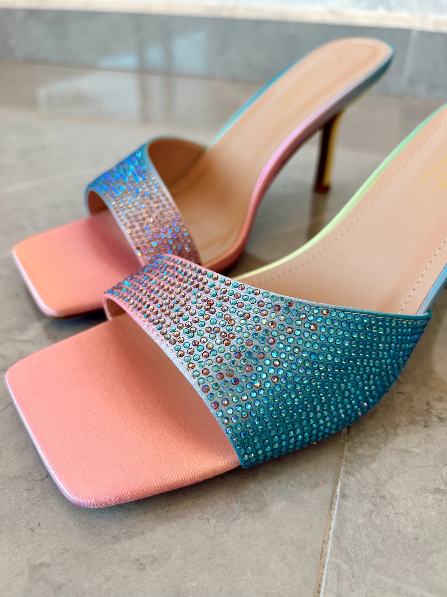 GINA COLORES