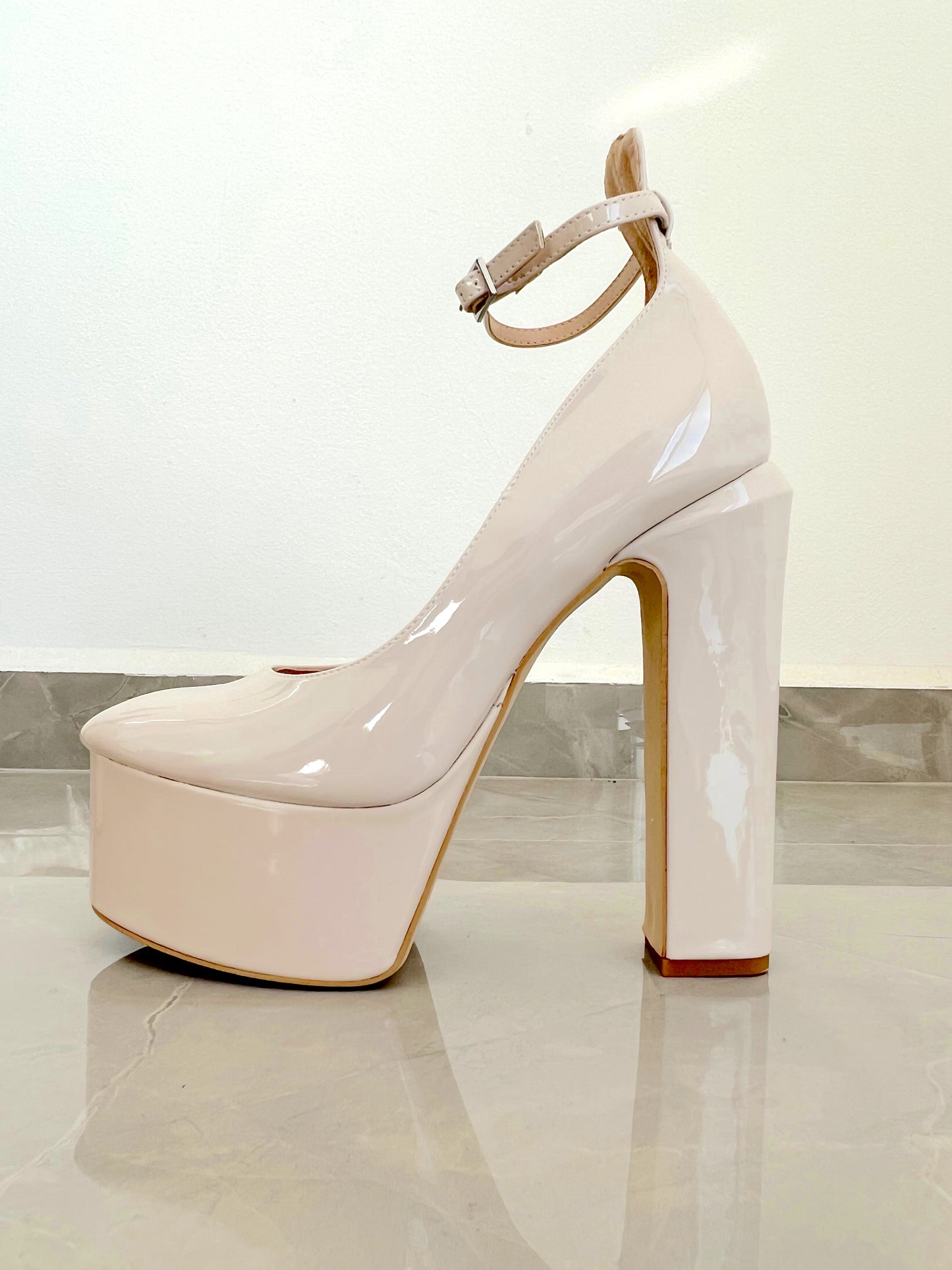 KATIA HUESO